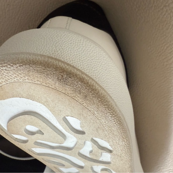 Alexander McQueen Monochrome Sneakers - Picture 4 of 12